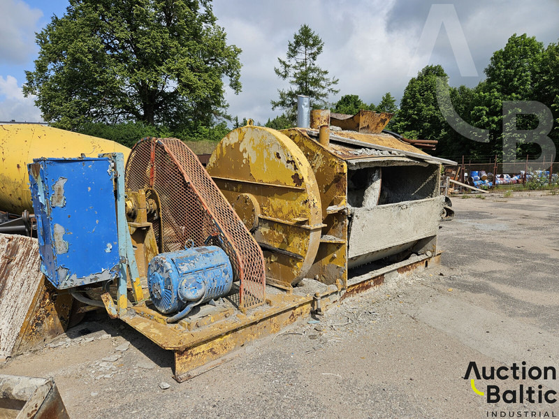 Concrete mixer - Betonkeverő: 1 kép. Concrete mixer - Betonkeverő: 1 kép.