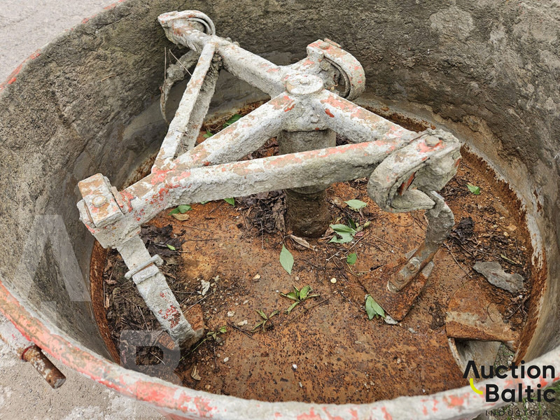 Concrete mixer - Betonkeverő: 5 kép. Concrete mixer - Betonkeverő: 5 kép.