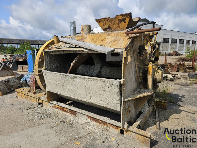 Concrete mixer - Betonkeverő: 2 kép. Concrete mixer - Betonkeverő: 2 kép.