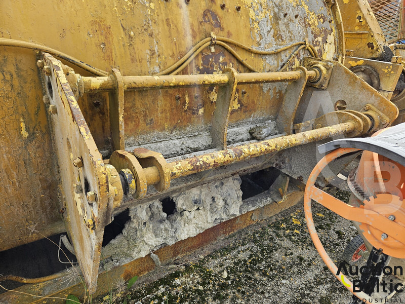 Concrete mixer - Betonkeverő: 5 kép. Concrete mixer - Betonkeverő: 5 kép.
