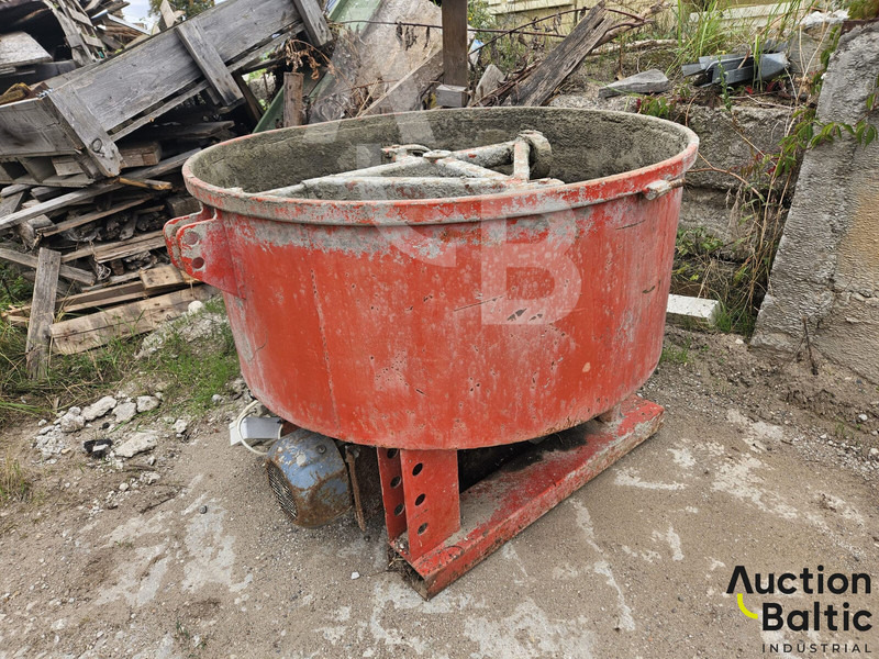 Concrete mixer - Betonkeverő: 2 kép. Concrete mixer - Betonkeverő: 2 kép.