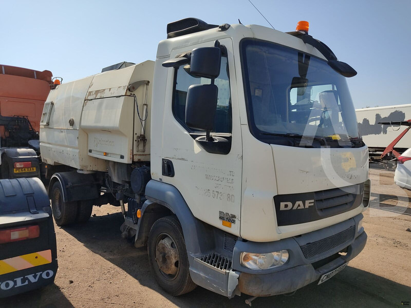 DAF LF45.160 - Utcaseprő gép: 1 kép. DAF LF45.160 - Utcaseprő gép: 1 kép.