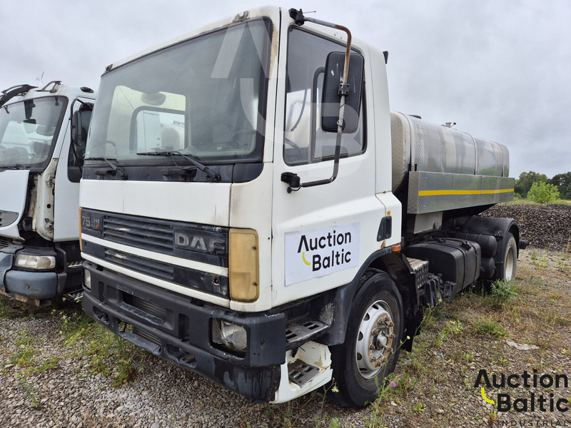 DAF with tank - Tartályos teherautó: 1 kép. DAF with tank - Tartályos teherautó: 1 kép.
