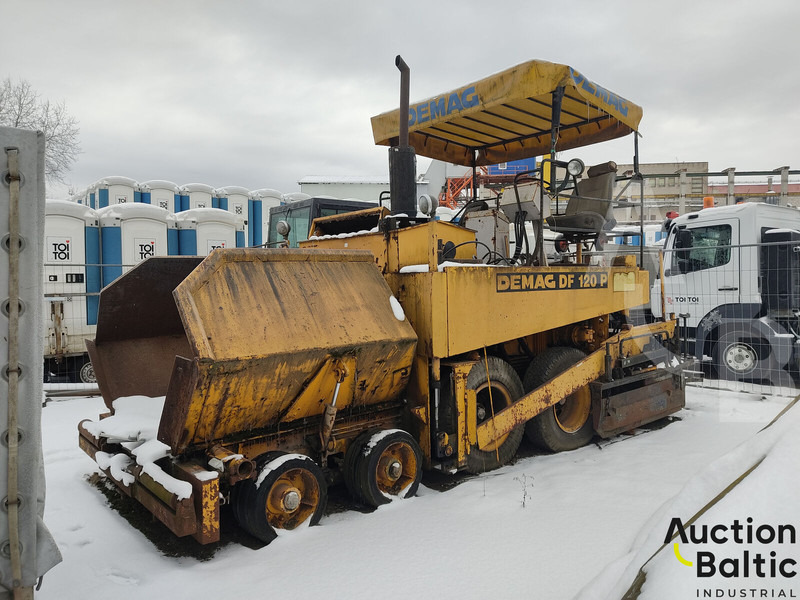 Demag DF 120 P - Útburkológép: 2 kép. Demag DF 120 P - Útburkológép: 2 kép.