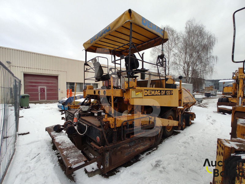 Demag DF 120 P - Útburkológép: 3 kép. Demag DF 120 P - Útburkológép: 3 kép.