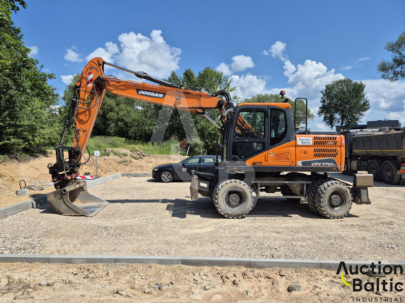 Doosan DX 170 W-5 - Gumikerekes kotró: 2 kép. Doosan DX 170 W-5 - Gumikerekes kotró: 2 kép.