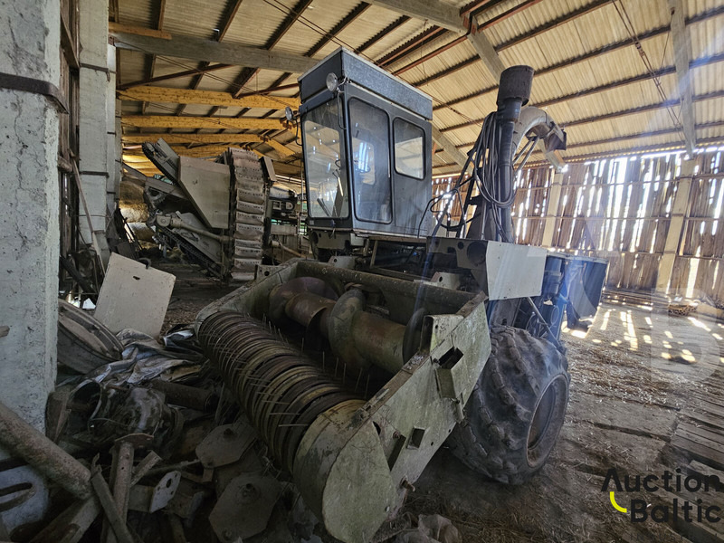 Fortschritt E281C - Önjáró szecskázógép: 3 kép. Fortschritt E281C - Önjáró szecskázógép: 3 kép.