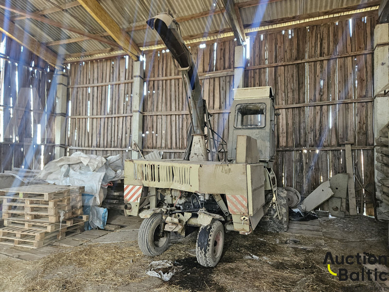 Fortschritt E281C - Önjáró szecskázógép: 4 kép. Fortschritt E281C - Önjáró szecskázógép: 4 kép.