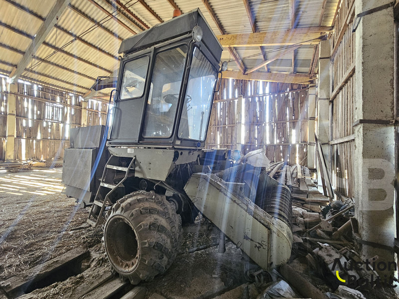 Fortschritt E281C - Önjáró szecskázógép: 2 kép. Fortschritt E281C - Önjáró szecskázógép: 2 kép.