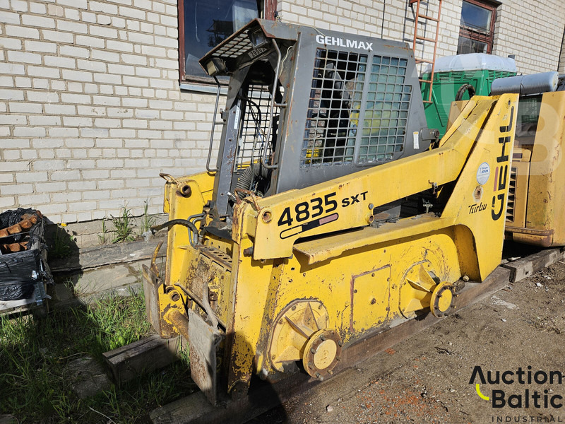Gehl 4835 SXT - Mini homlokrakodó: 1 kép. Gehl 4835 SXT - Mini homlokrakodó: 1 kép.