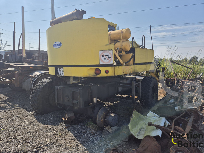 Geismar KGT-V - Gumikerekes kotró: 5 kép. Geismar KGT-V - Gumikerekes kotró: 5 kép.