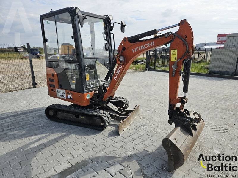 Hitachi ZX19-6 CR - Minikotró: 2 kép. Hitachi ZX19-6 CR - Minikotró: 2 kép.