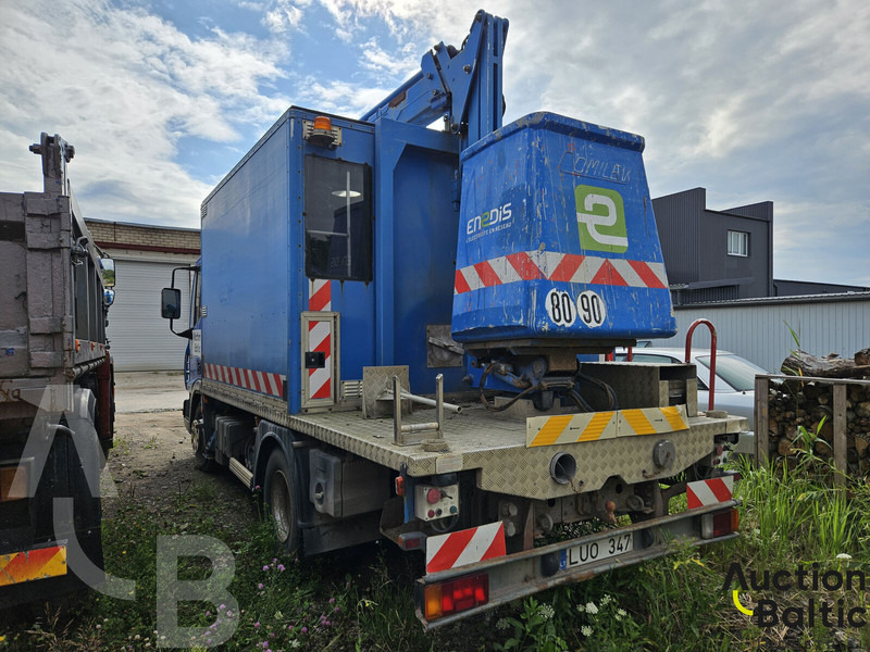 Iveco 100E 18 - Emelőkosaras teherautó: 4 kép. Iveco 100E 18 - Emelőkosaras teherautó: 4 kép.