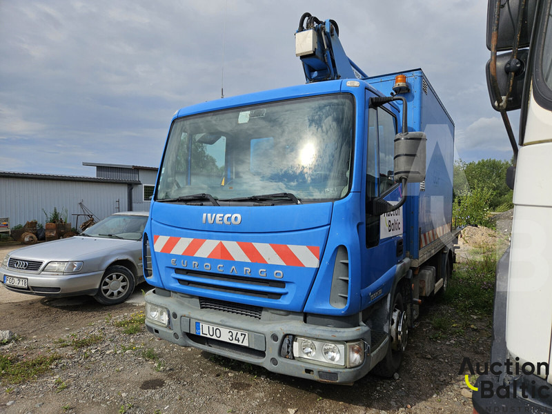 Iveco 100E 18 - Emelőkosaras teherautó: 1 kép. Iveco 100E 18 - Emelőkosaras teherautó: 1 kép.