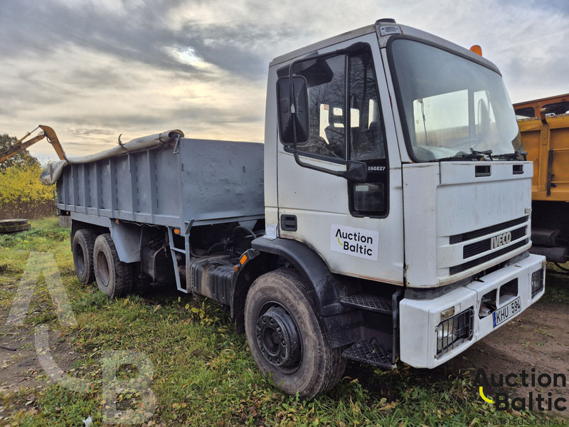 Iveco 260 E27 - Billenőplatós teherautó: 2 kép. Iveco 260 E27 - Billenőplatós teherautó: 2 kép.