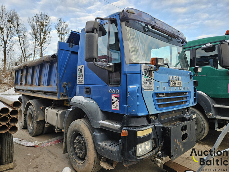 Iveco 260 E44 - Billenőplatós teherautó: 2 kép. Iveco 260 E44 - Billenőplatós teherautó: 2 kép.