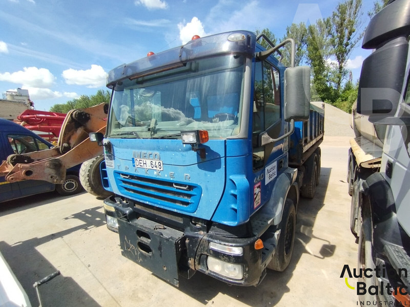 Iveco 260 E44 - Billenőplatós teherautó: 5 kép. Iveco 260 E44 - Billenőplatós teherautó: 5 kép.