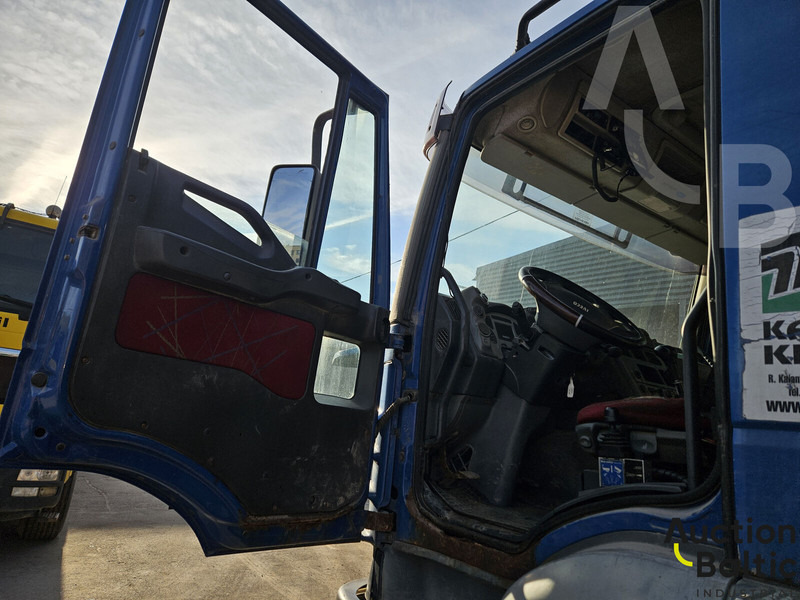 Iveco 260E44 - Billenőplatós teherautó: 5 kép. Iveco 260E44 - Billenőplatós teherautó: 5 kép.