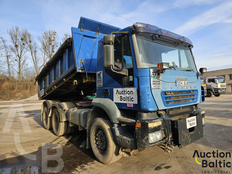 Iveco 260E44 - Billenőplatós teherautó: 2 kép. Iveco 260E44 - Billenőplatós teherautó: 2 kép.