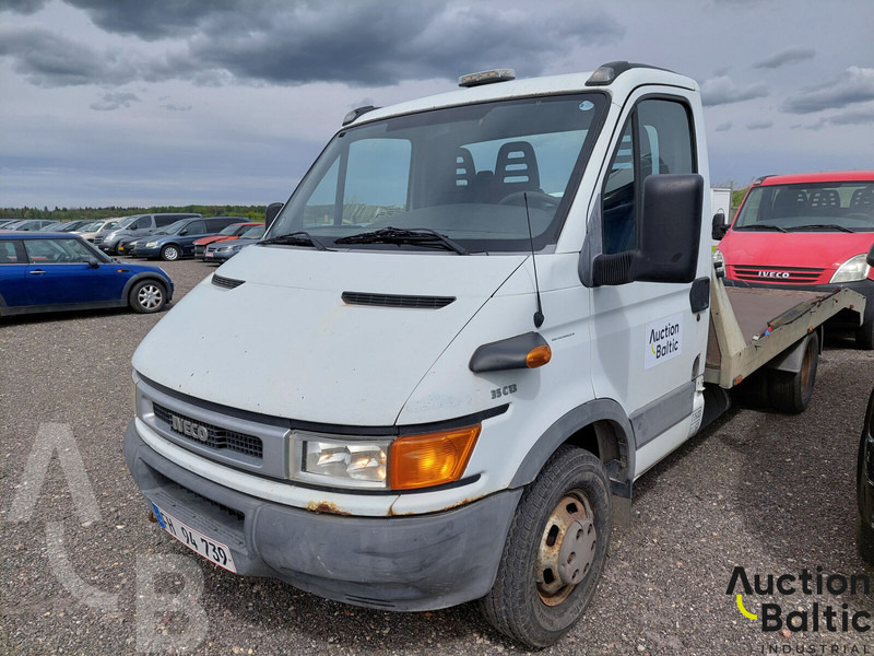 Iveco 35C 13 - Vontató: 1 kép. Iveco 35C 13 - Vontató: 1 kép.