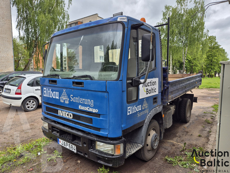 Iveco 65E10 - Billenőplatós teherautó: 2 kép. Iveco 65E10 - Billenőplatós teherautó: 2 kép.
