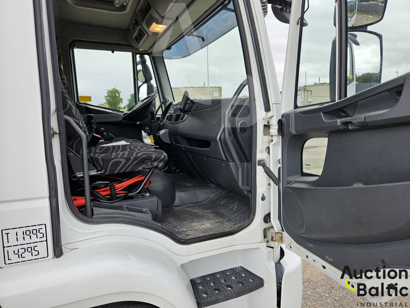 Iveco Euro Cargo 120E 25 - Hűtős teherautó: 5 kép. Iveco Euro Cargo 120E 25 - Hűtős teherautó: 5 kép.