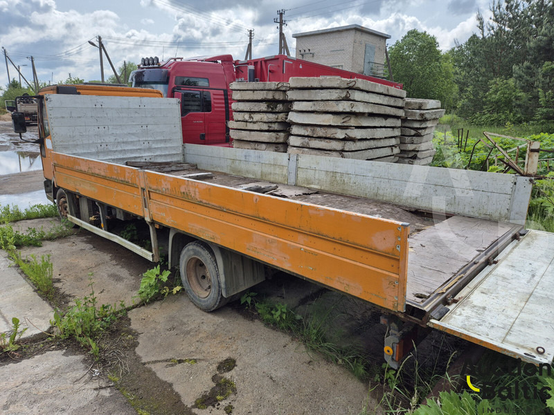 Iveco ML80E17 - Platós teherautó: 4 kép. Iveco ML80E17 - Platós teherautó: 4 kép.