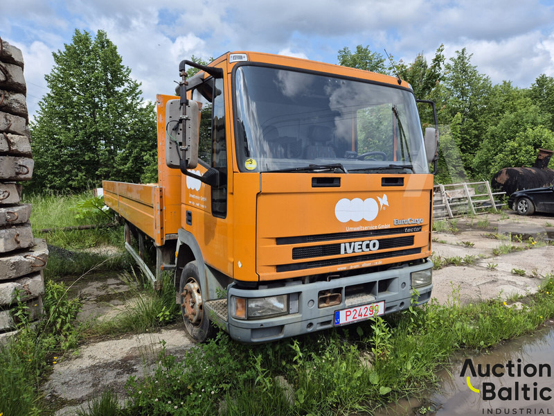 Iveco ML80E17 - Platós teherautó: 2 kép. Iveco ML80E17 - Platós teherautó: 2 kép.