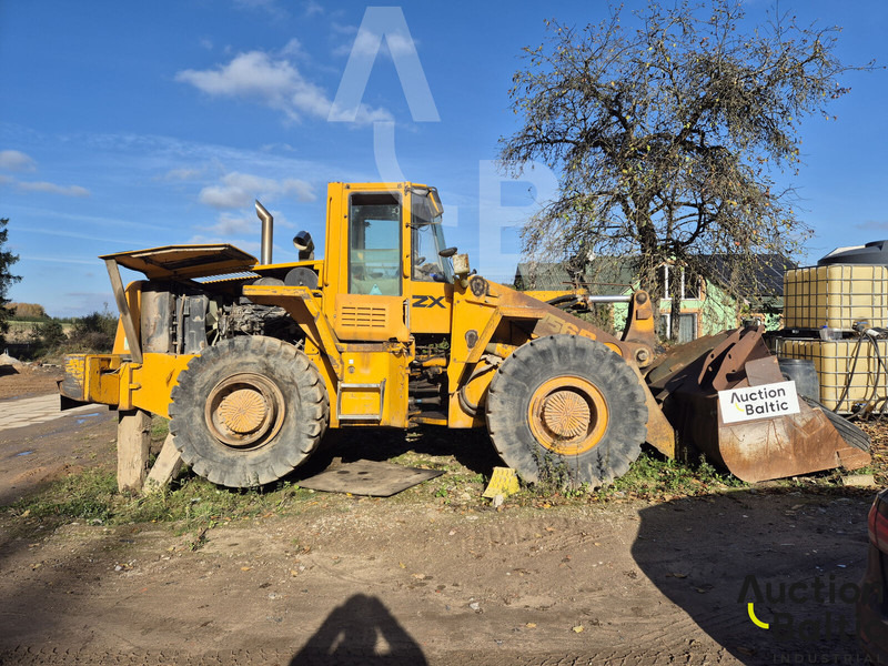 JCB 456 B ZX - Gumikerekes homlokrakodó: 2 kép. JCB 456 B ZX - Gumikerekes homlokrakodó: 2 kép.