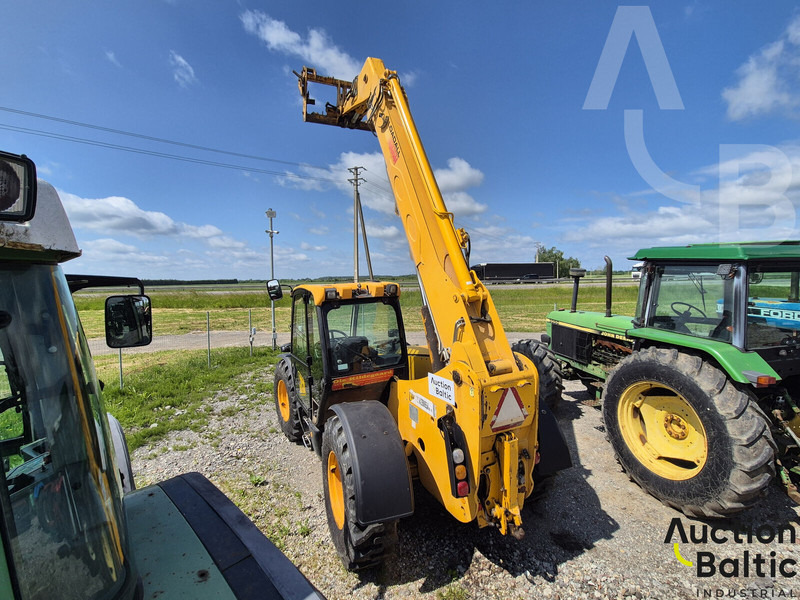 JCB 535-95 Agri - Teleszkópos rakodó: 4 kép. JCB 535-95 Agri - Teleszkópos rakodó: 4 kép.