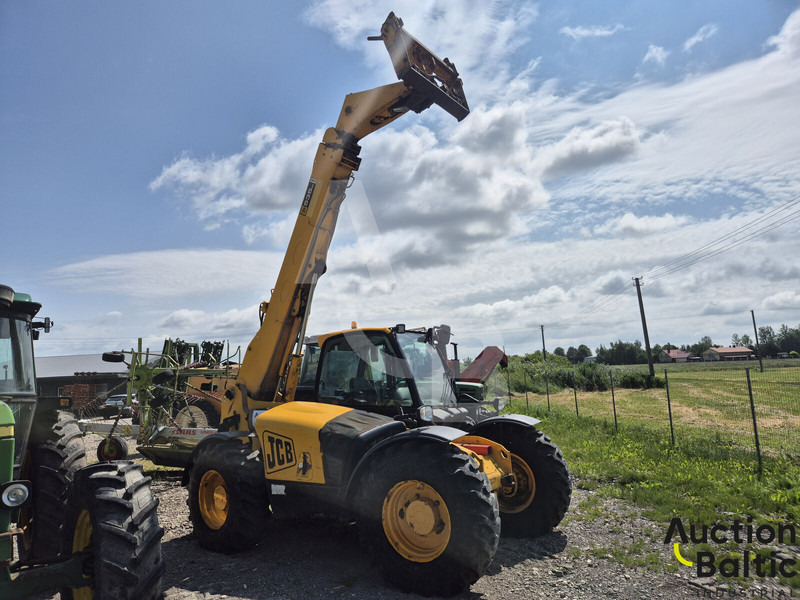 JCB 535-95 Agri - Teleszkópos rakodó: 2 kép. JCB 535-95 Agri - Teleszkópos rakodó: 2 kép.
