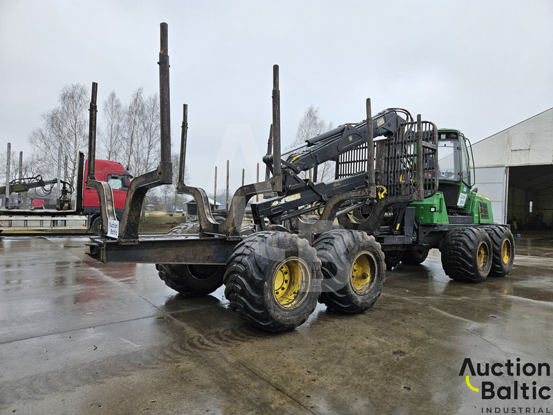 John Deere 1010 E - Erdészeti pótkocsi: 4 kép. John Deere 1010 E - Erdészeti pótkocsi: 4 kép.