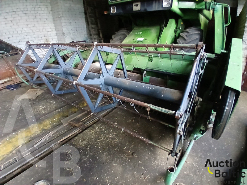 John Deere 1055 - Kombájn: 5 kép. John Deere 1055 - Kombájn: 5 kép.