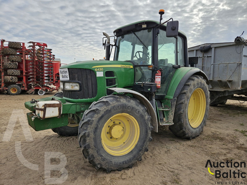 John Deere 6430 - Traktor: 2 kép. John Deere 6430 - Traktor: 2 kép.