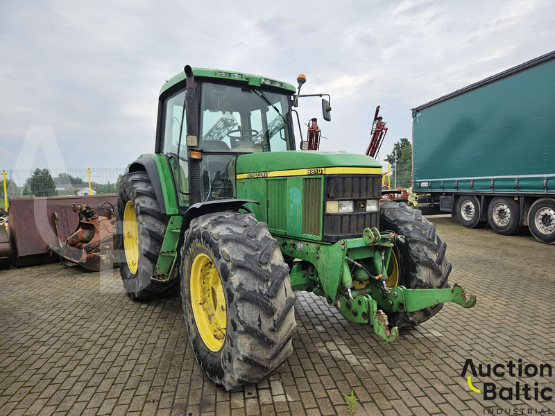 John Deere 6810 - Traktor: 2 kép. John Deere 6810 - Traktor: 2 kép.