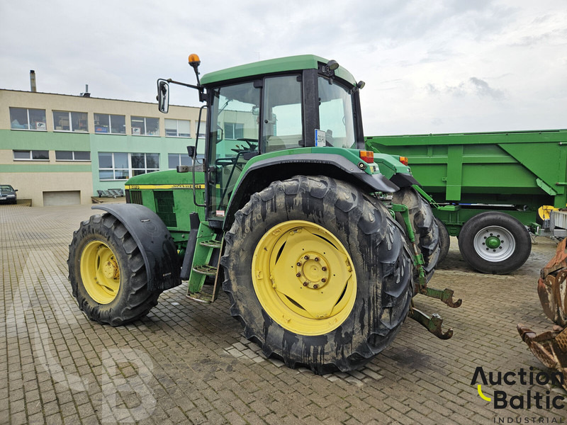 John Deere 6810 - Traktor: 3 kép. John Deere 6810 - Traktor: 3 kép.