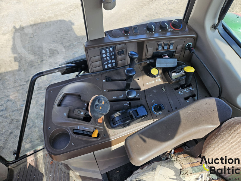 John Deere 6820 - Traktor: 5 kép. John Deere 6820 - Traktor: 5 kép.