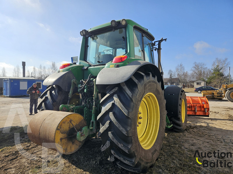 John Deere 6820 - Traktor: 3 kép. John Deere 6820 - Traktor: 3 kép.