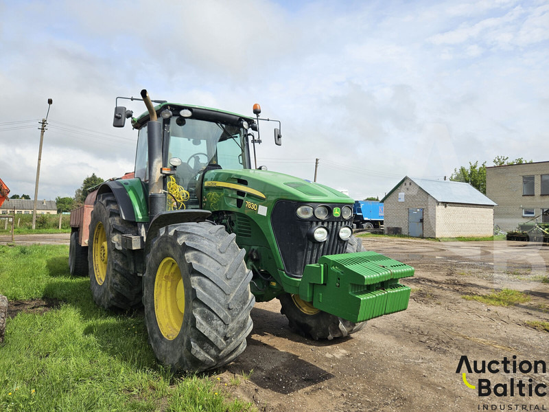 John Deere 7830 - Traktor: 2 kép. John Deere 7830 - Traktor: 2 kép.