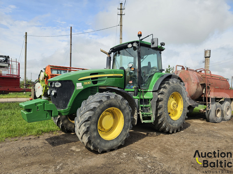 John Deere 7830 - Traktor: 1 kép. John Deere 7830 - Traktor: 1 kép.