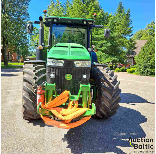 John Deere 8370 R - Traktor: 2 kép. John Deere 8370 R - Traktor: 2 kép.