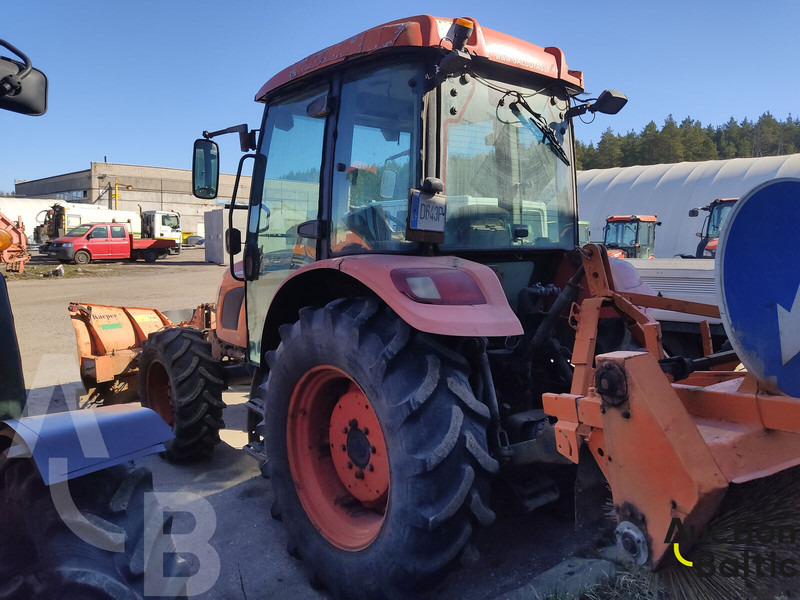 KIOTI RX 7330 - Traktor: 4 kép. KIOTI RX 7330 - Traktor: 4 kép.