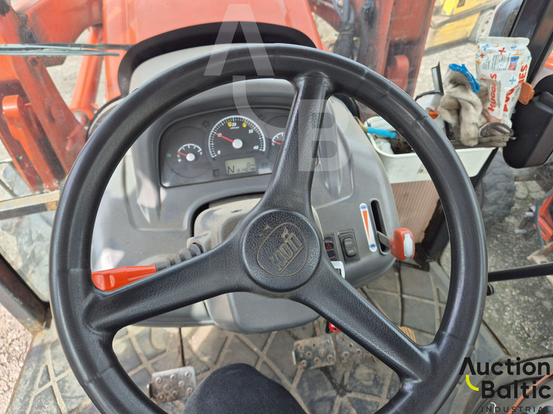 Traktor KIOTI RX 7330: 7 kép.