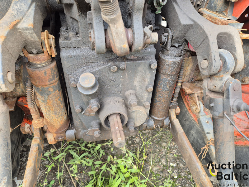 Traktor KIOTI RX 7330: 17 kép.