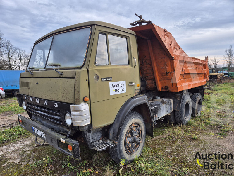 Kamaz 5511 - Billenőplatós teherautó: 1 kép. Kamaz 5511 - Billenőplatós teherautó: 1 kép.