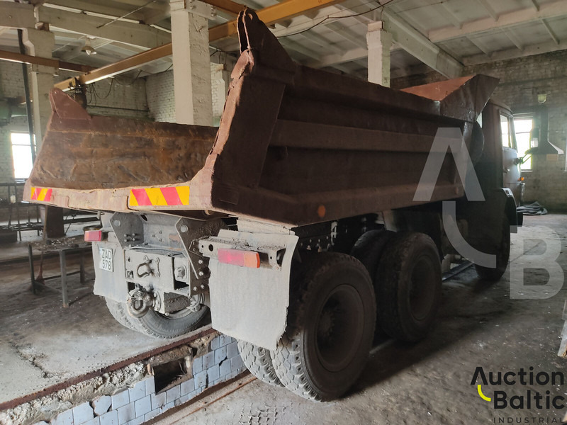 Kamaz 5511 - Billenőplatós teherautó: 4 kép. Kamaz 5511 - Billenőplatós teherautó: 4 kép.