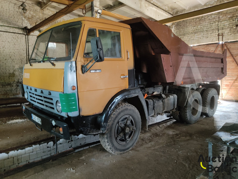 Kamaz 5511 - Billenőplatós teherautó: 1 kép. Kamaz 5511 - Billenőplatós teherautó: 1 kép.