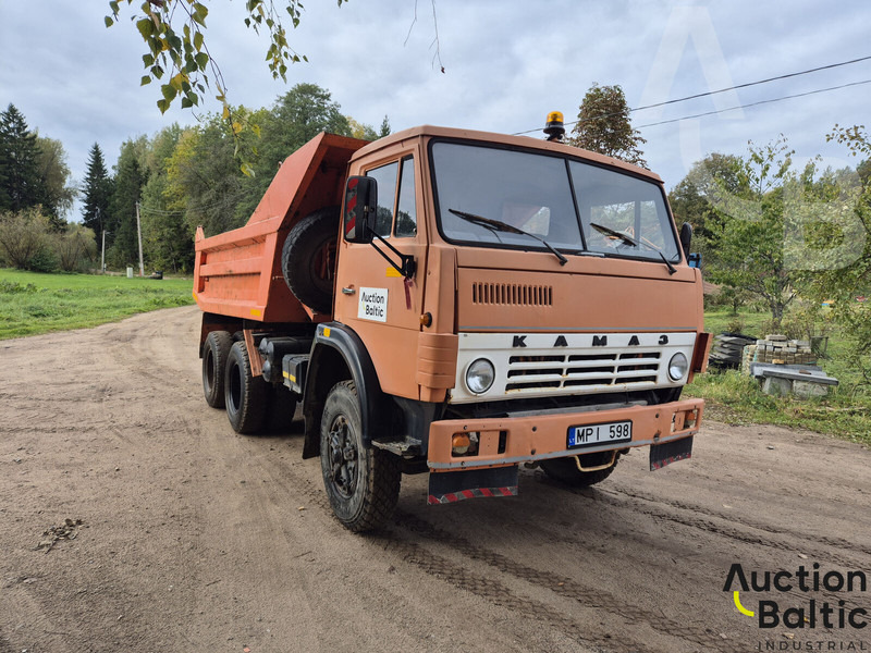 Kamaz 55111 - Billenőplatós teherautó: 2 kép. Kamaz 55111 - Billenőplatós teherautó: 2 kép.