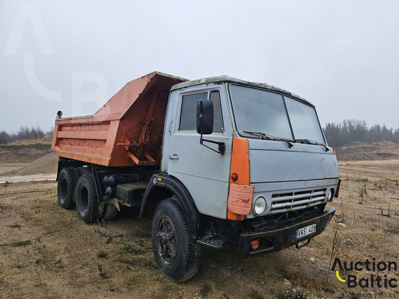 Kamaz 55111 - Billenőplatós teherautó: 2 kép. Kamaz 55111 - Billenőplatós teherautó: 2 kép.