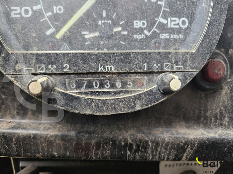 Kamaz 55111 - Billenőplatós teherautó: 5 kép. Kamaz 55111 - Billenőplatós teherautó: 5 kép.
